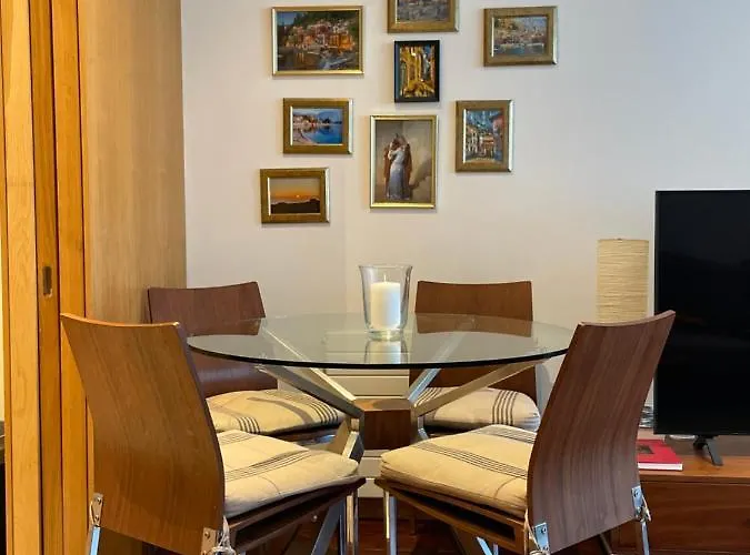 Close To Convention Centre דירה *